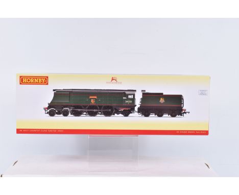A BOXED OO GAUGE HORNBY RAILWAY MODEL, BR West Country Class 4-6-2 Steam Locomotive,  no. 34001 'Exeter',  in BR Green with E