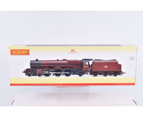 A BOXED OO GAUGE HORNBY MODEL RAILWAY STEAM LOCOMOTIVE, CLASS 8P Princess Royal 4-6-2, no. 46207 ' Princess Arthur of Connaug