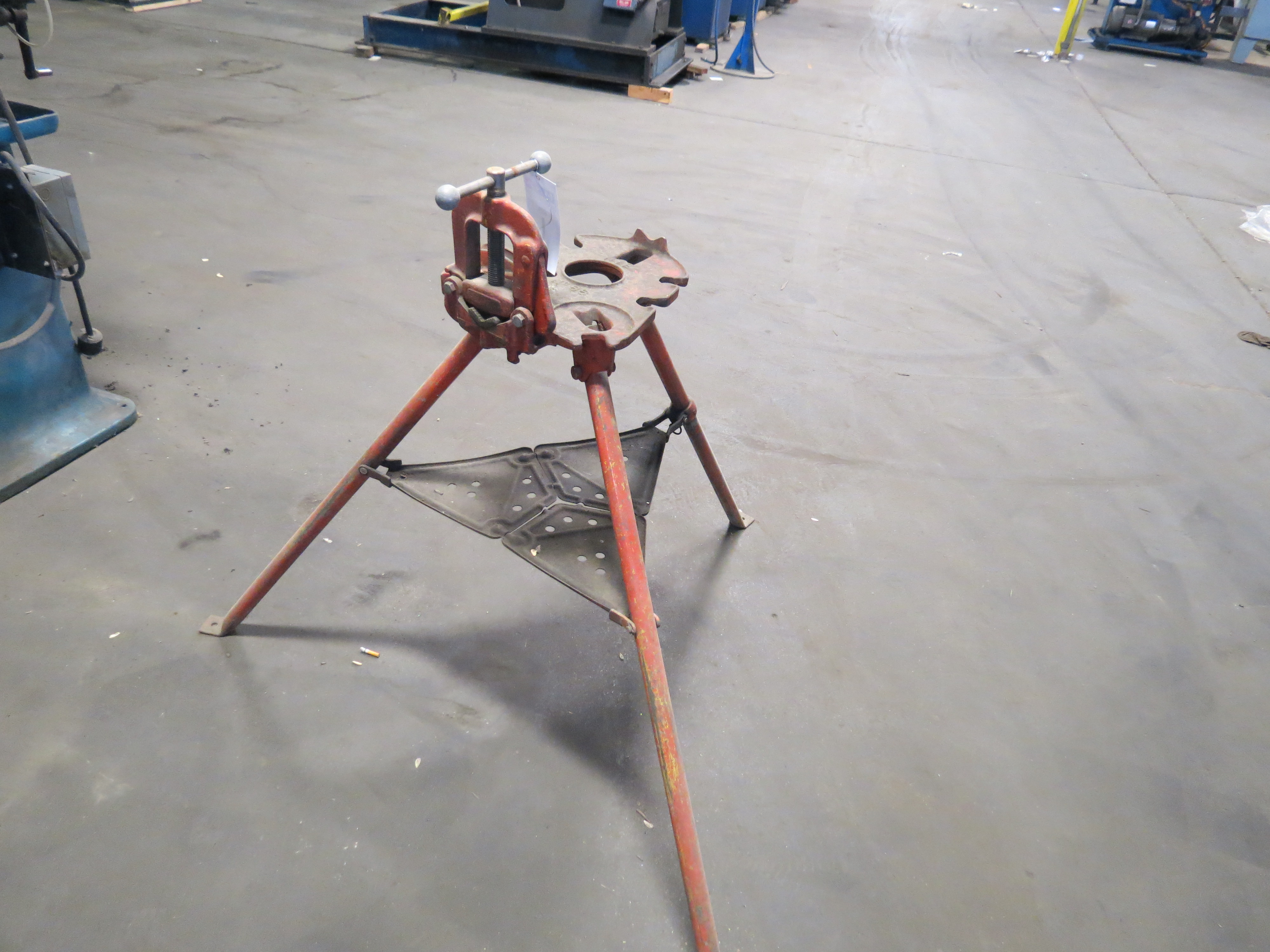 N Y E 88 Pipe Vise Stand