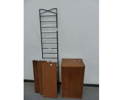 A LADDERAX TYPE SHELF UNIT. SHELF WIDTH 77CMS. 