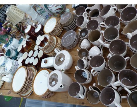 AN EXTENSIVE POOLE TEA SERVICE, A POOLE TEA AND DINNER SERVICE, DENBY TEAWARES, A WEDGWOOD PART TEA SET, ETC.