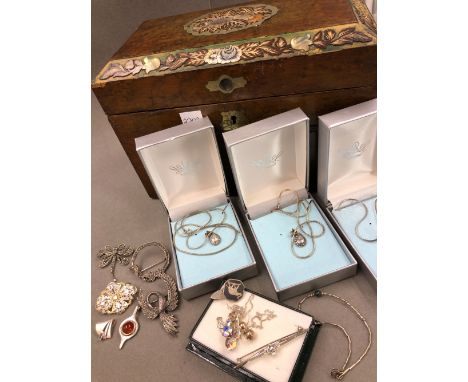 A SELECTION OF SILVER JEWELLERY TO INCLUDE THREE ALTHORP ESTATE PENDANTS, THREE MARCASITE BROOCHES AND TWO OTHERS, THREE FURT