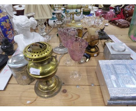 AN EDWARDIAN OIL LAMP, TWO NOUVEAU STYLE ALUMINIUM BOXES, TABLE LAMPS, ETC.