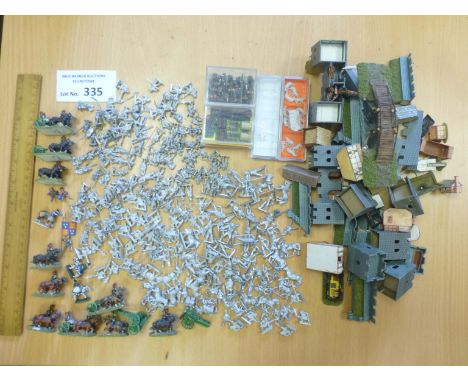 Diecast : Wargaming - mixed lot of smaller scale metal painted and unpainted historical miniatures inc model buildings (at 20