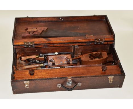 AN EARLY TWENTIETH CENTURY WOODEN CARPENTRY BOX WITH GOOD CONTENTS OF VINTAGE TOOLS including brass mounted items
