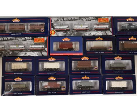 A SELECTION OF 15 BACHMANN 00 GAUGE WAGONS