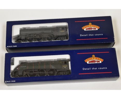 TWO BACHMANN 00 GAUGE LOCOMOTIVES; 1. A4 60015 'Quicksilver' D/Chimney BR Green L/Crest Weathered (31-960A) 2. V2 60834 BR Bl