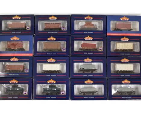 A SELECTION OF 16 BACHMANN 00 GAUGE WAGONS