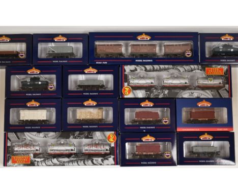 A SELECTION OF 14 BACHMANN 00 GAUGE WAGONS