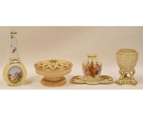 FOUR WORCESTER PORCELAIN ITEMS comprising a Chamberlains bottle-vase decorated with oval romantic vignette, 18cms high, a Gra