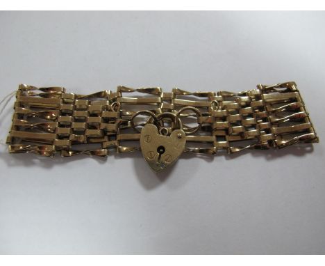 A 9ct Gold Gate Link Style Bracelet, to heart shape padlock clasp (no safety chain). 