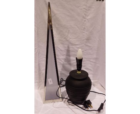 Two battery lights and a lamp, H: 35 cm. All electrical items in this lot have been PAT tested for safety and have passed. Th