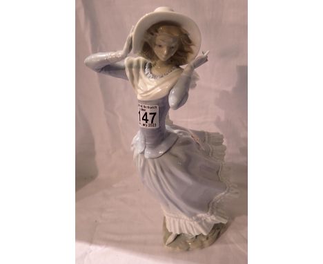 Large Lladro figurine, H: 35 cm, lacking one finger. Not available for in-house P&amp;P 