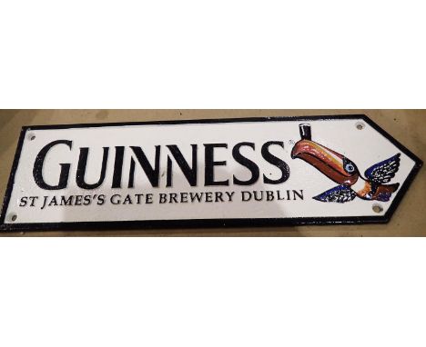 Cast iron Guinness toucan arrow, W: 35 cm. P&amp;P Group 1 (£14+VAT for the first lot and £1+VAT for subsequent lots) 