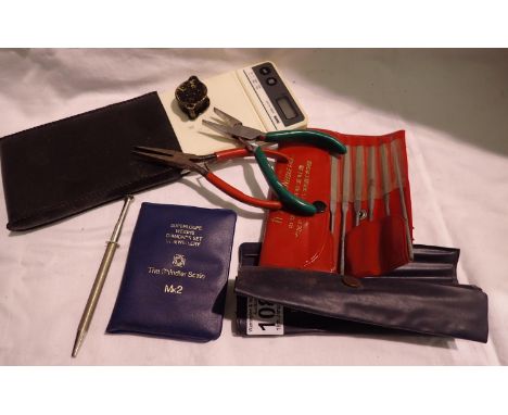 Jewellers accessories including needle files, loose stone grab, loupe etc. P&amp;P Group 1 (£14+VAT for the first lot and £1+