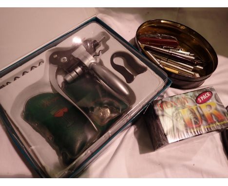 Mixed collectables including pens, a lever corkscrew and red wine warmer. P&amp;P Group 2 (£18+VAT for the first lot and £3+V