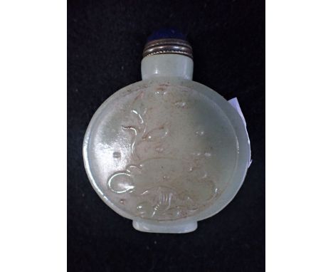 A CHINESE GREEN "JADE" SNUFF BOTTLE 6.25cm high (overall)