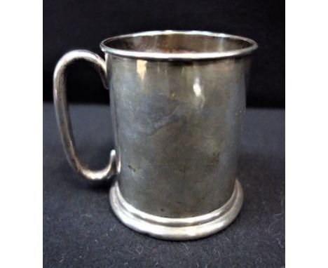 A SMALL SILVER TANKARD 109g