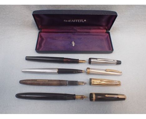 A VINTAGE PARKER FOUNTAIN PEN and similar pens (4)