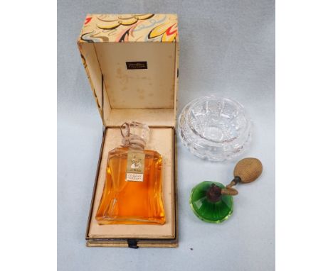 A VINTAGE BOTTLE OF YARDLEY 'OLD ENGLISH LAVENDER' PERFUME (boxed) a green glass atomiser and a cut glass powder dish (3)