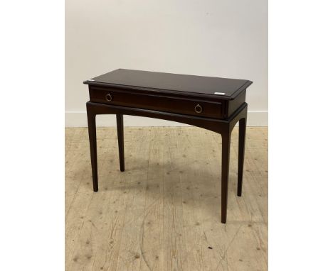 A Stag Minstrel mahogany console table fitted with single drawer raised on square tapered supports H75cm, W92cm, D39cm