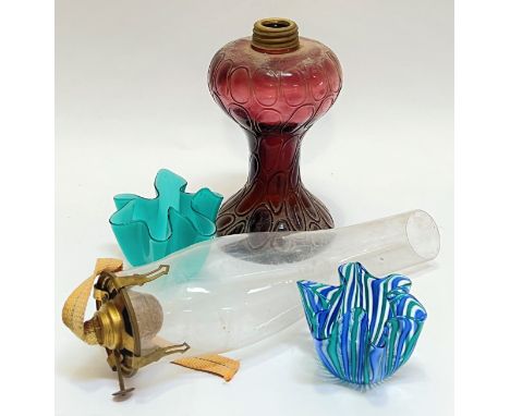 A mixed group of glass comprising two miniature handkerchief vases (possibly Chance glass) and an amethyst glass oil lamp wit