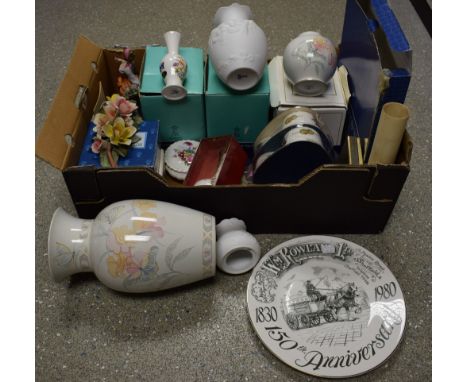 A Kaiser porcelain vase; others; Royal Winton vase, ginger jar, others; Wedgwood trinket dishes; Aynsley; a Capodimonte figur