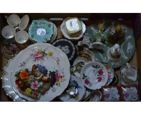 Ceramics - Royal Crown Derby Posies trinket dishes; hunting scenes wavy rim plate; Wedgwood Black Jasper trinket box, etc; qu