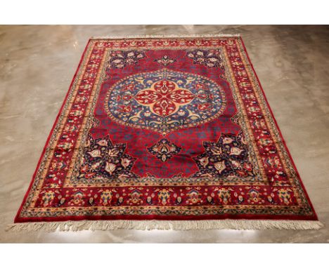 A FINE KASHMIR MAHAL WOOL CARPET (315 x 247cm) Hand knotted double wool pile Condition: For a condition report or further ima