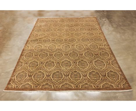 A CONTEMOPORARY MEDALLION PATTERNED CARPET (356 x 274cm)
Hand knotted wool
Condition: For a condition report or further image