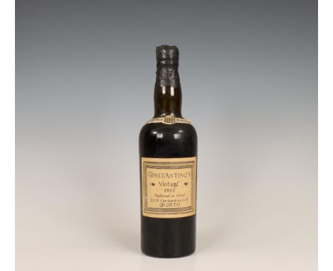 Fles port, Constantino's vintage 1912 Verkocht door Jacobus Boelen, gevuld net onder de rand. h. 29 cm. Uit de nalatenschap v