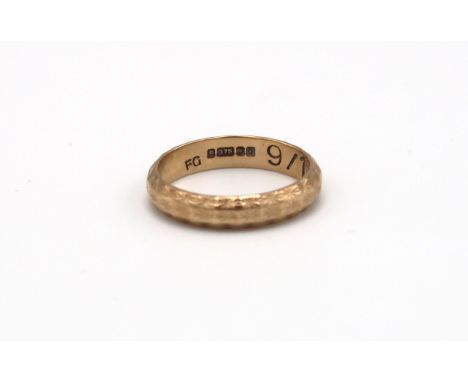 A 9ct yellow gold wedding band ring size L/M - weight approx 2.54 grams 