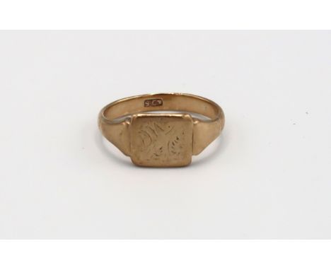 A 9ct yellow gold signet ring - weight approx 3.72 grams - ring size Q/R 