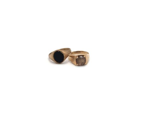 Two 9ct gold rings to include and oval onyx signet ring and a smokey quartz single stone. Size P1/2 and O. Total weight appro