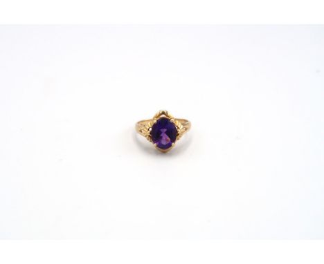 An oval purple single stone ring. Stone setting requires tightening. Size S 1/2. Stamped 585. Weight approx 4.07 grams 