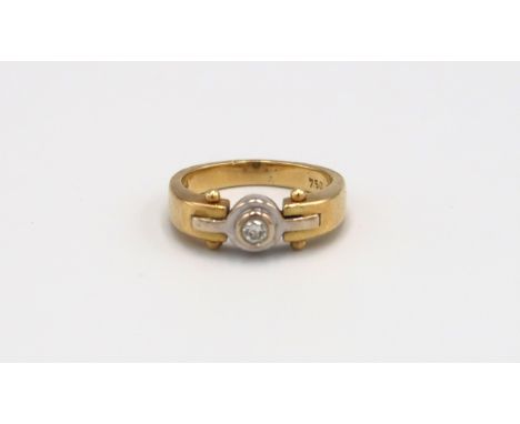 An 18ct yellow and white gold collet ring, size K, approx 6.38 grams 