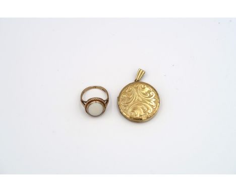 A 9ct rolled gold circular pendant and ring, oval opal to shoulder - ring size H 