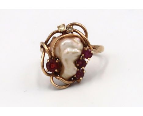 A 9ct Yellow Gold Dress ring with pearls and gemstones to shoulder Size R - approx weight 5.3grams