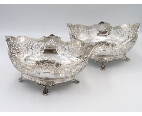 A pair of Silver H.M. centre bowls with pierced decoration, Sheffield, 26.5 Troy oz. 
