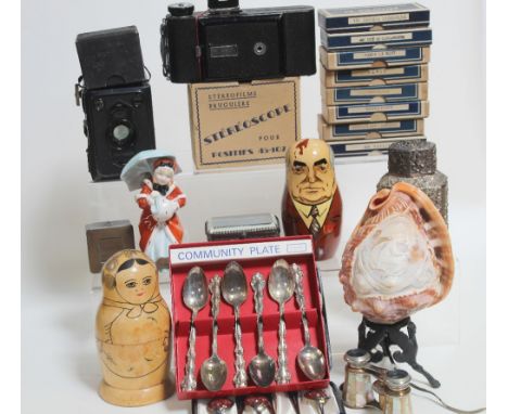 A mixed lot of collectors' items to include a 1920s carved conch shell table lamp, a Japanese plate on copper tea caddy with 