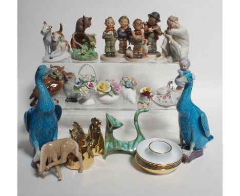 A mixed group of ceramics to include four mid/late 20th century Goebel Hummel figures, a pair of gold lustre Worcester egg cu