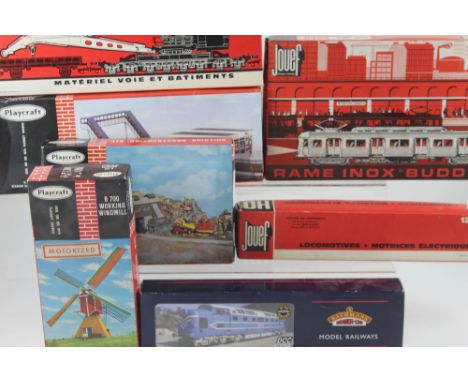 A Bachmann Branch Line Model Railways 32-520 Deltic locomotive and a quantity of Jouef OO gauge model railway carriages to in