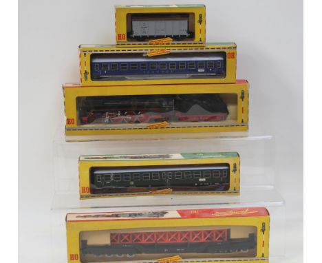 A collection of Fleischmann HO gauge locomotive carriage and rolling stock for model railways to include a 1479 Cattle Wagon,