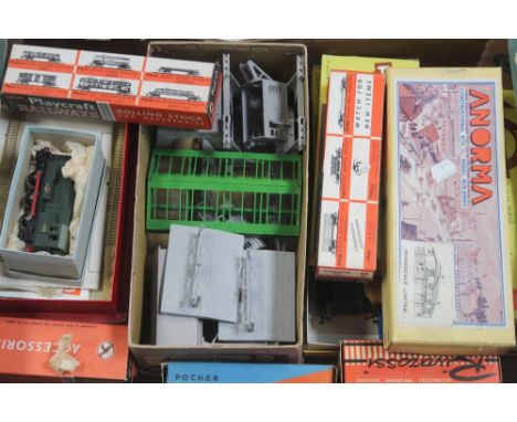 A mixed lot of model railway collectibles to include yellow boxed plastic ratio models, a boxed Rivarossi CHG rolling stock, 