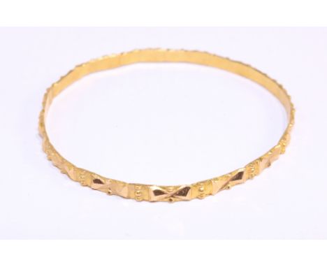 22ct gold bangle approx 8.6gm   Condition Report   Click here for further images, condition, auction times & delivery costs