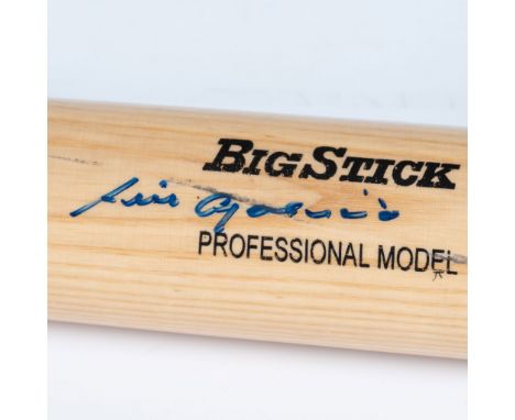 Genuine Rawlings Pro Ring Big Stick baseball bat autographed by the Chicago White Sox great shortstop and first ever Latin Am