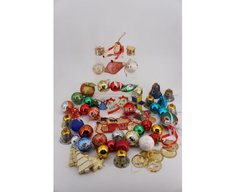 A quantity of vintage Christmas tree baubles