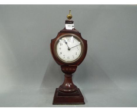 A mahogany cased French mantel clock, Arabic numerals to a white dial with key, approximate height 37.5 cm. Condition - one a