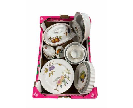 Royal Worcester Evesham part dinner ware and other similar dinner ware in one box
