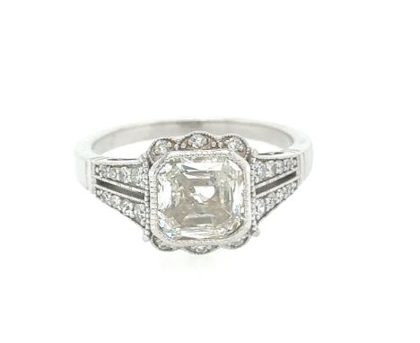 RING IN 14K 4.26 GR VINTAGE WITH DIAMONDS FOR 1.30 CARATS COLOR H- CLARITY SI1 AND BRILLIANTS FOR 0.20 CARATS COLOR D-F CLARI